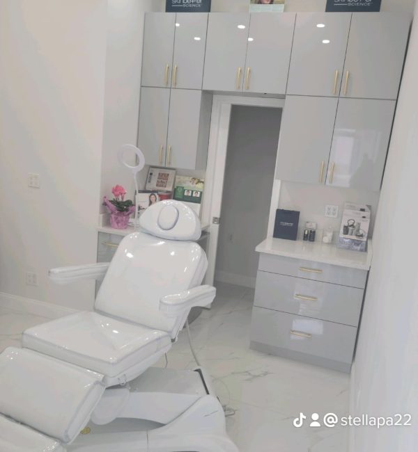 Treatment room of Skinlogicx in Queens, NY